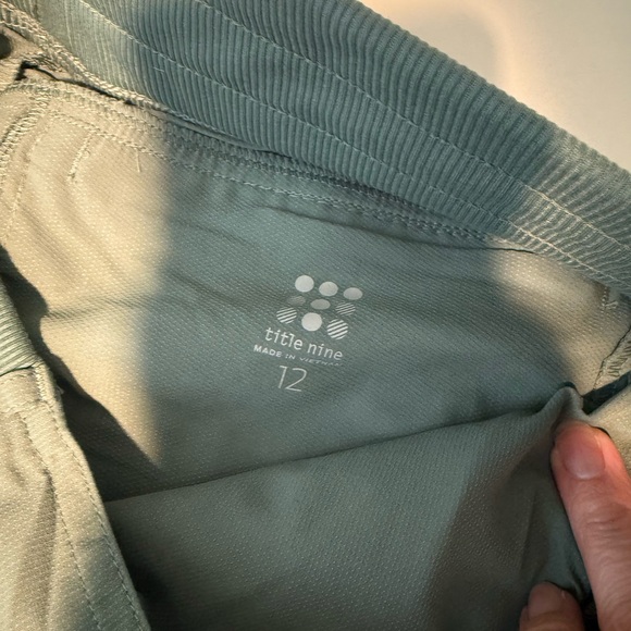 Title Nine hiking adjustable length pants - Picture 7 of 9